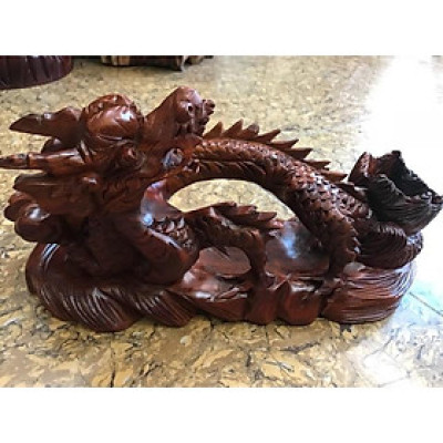 Tượng Gỗ Mỹ Nghệ Chạm Rồng Lượn có chỗ gạt tàn size dài 35cm cao 18cm sâu 12cm Anh Chị trưng trên bàn phòng khách ở nhà, công ty hay làm quà tặng ạ