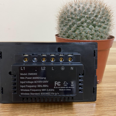 Công tắc cảm ứng thông minh Evismart, mặt kính cường lực, 2 nút bấm, màu trắng hoặc đen, sử dụng sóng wifi, điều khiển từ xa qua app Tuya