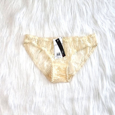 Quần lót ren Wannabe QL32B lưng vừa, ôm sát cơ thể bật lên vẻ quyến rũ, gợi cảm