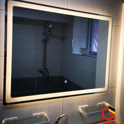 GƯƠNG TREO PHÒNG TẮM CẢM ỨNG ĐÈN LED CHỮ NHẬT CAO CẤP 700x500 cm (có nút cảm ứng bật tắt)