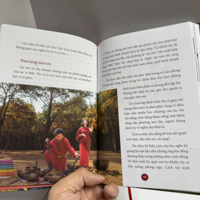 (Bìa cứng in màu) HÀNH GIẢ CHUÔNG XOAY - Nghệ thuật chữa lành bằng chuông tây tạng - Kim Lai - Mochibooks - NXB Lao Động