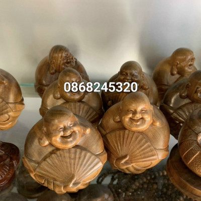 Cụ di lặc tự tại bằng gỗ bách xanh thơm nức kt 9×8×8cm 