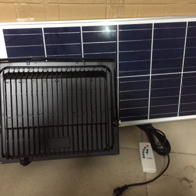 Đèn pha năng lượng mặt trời công suất 200w, ánh sáng trắng