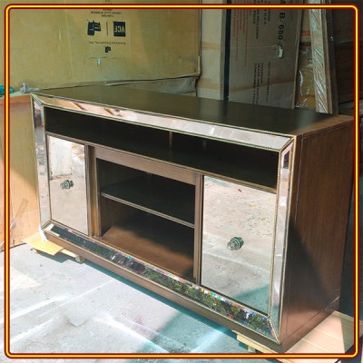 Kệ Tivi kết hợp kính đính đồng Tundo màu trắng gương 163 x 51 x 86 cm