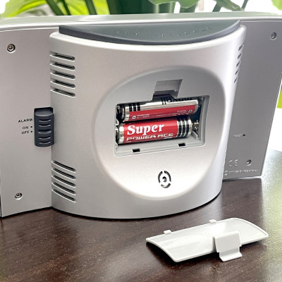 Đồng hồ Rhythm LCT061NR19- Kt 18.6 x 11.5 x 5.0cm, 305g. Vỏ nhựa. Dùng Pin.