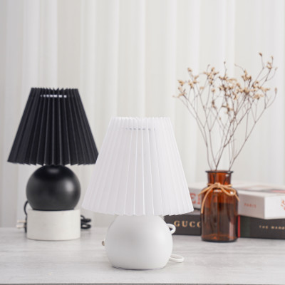 Đèn bàn VARNA , Sản Phẩm Chính hãng .