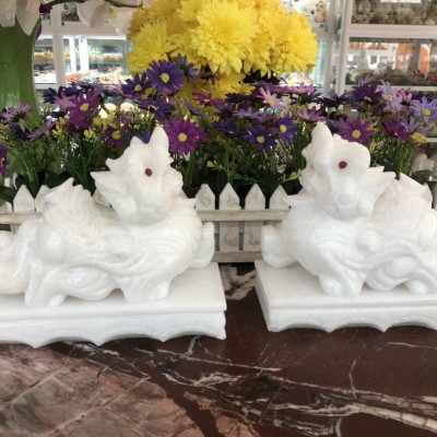 Bộ combo Tỳ Hưu dài 20cm và Tượng Cóc Ba Chân, Cóc Ngậm Tiền, Thiềm Thừ phong thủy dài 15cm đá cẩm thạch trắng