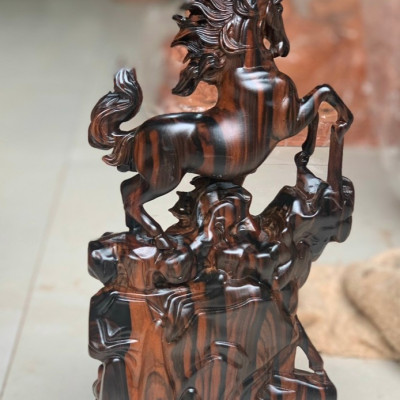 Tượng con ngựa song mã uyên ương , trang trí phong thủy hút tài lộc bằng gỗ mun hoa kt cao 40×20×9cm