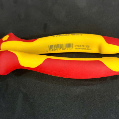 Bộ Kìm cắt cáp Wiha 43662 và Kìm cắt cộng lực Wiha 38191 cách điện 1000V.