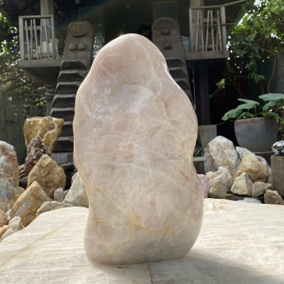 Trụ đá thạch anh tự nhiên nguyên khối NHASAN T700 "Khơi Thông Long Mạch, Cải Thiện Sức Khỏe" Nặng 24kg (KT: 39 x 23 x 13.5 cm) - Hàng chính hãng