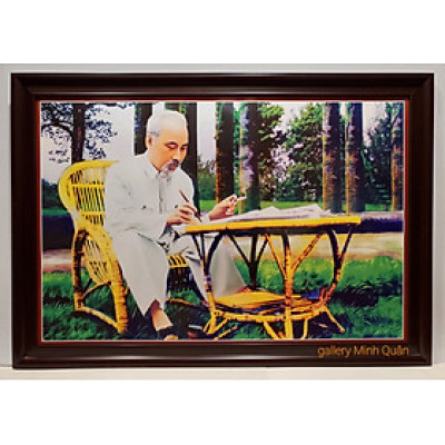 TRANH BÁC HỒ NGỒI LÀM VIỆC TRONG VƯỜN HOA PHỦ CHỦ TỊCH