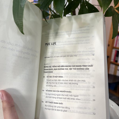 Sách - Thế giới rất huyên náo, là chính mình được rồi (Nhã Nam HCM)