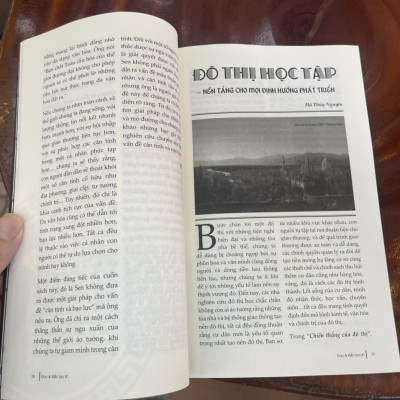 (Ấn bản kỷ niệm 11 năm Book Hunter) Chuyên đề Đọc & Kiến tạo #1: GÕ CỬA TƯƠNG LAI - Hà Thủy Nguyên chủ biên – Lyceum – Nxb Phụ Nữ (Bìa mềm) 