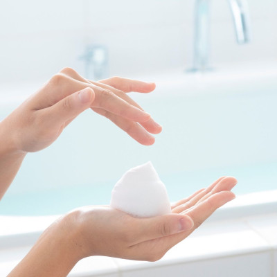 Sữa Tắm Trắng Mịn Da Chiết Suất Hương Đào Và Bạc Hà Kracie Naive Body Wash Peach Mint - Chai 530ML