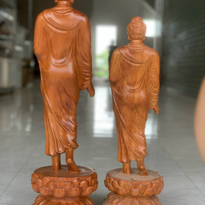 Tượng phật thích ca khất thực bằng gỗ hương kt cao 50