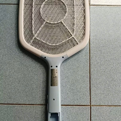  Vợt diệt muỗi cao cấp , tay cầm chống trượt , chống giật , 3 lớp lưới , hiệu suất cao ,  tiết kiệm điện  , an toàn và tiện lợi 