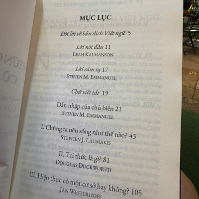 NHỮNG CÂU HỎI LỚN CỦA TRIẾT HỌC - So Sánh Cách Tiếp Cận Của Phật Giáo Và Tây Phương - Steven M. Emmanuel - Đỗ Quốc Bảo, Nguyễn Huy Đăng dịch - Delta Books