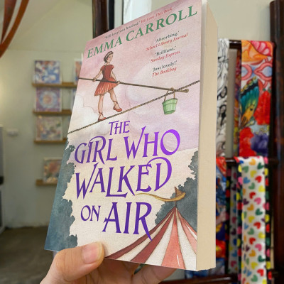 Sách - The Girl Who Walked On Air by Emma Carroll | Children English Novel / Ngoại văn Nhập khẩu