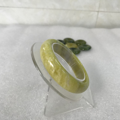 Vòng tay Đá Tự Nhiên Serpentine màu vàng bản dẹt cho người mệnh Thủy và Kim vongtaymenhthuy