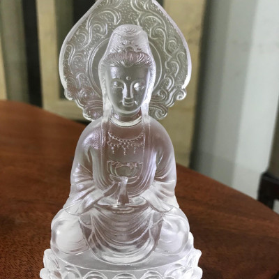 Tượng Phật Bà Quan Âm Đá Lưu Ly Trắng Để Xe Hơi hoạc Bàn cao 13cm đk 7cm mệnh Kim mệnh Thủy  ạ                           