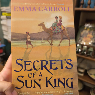Sách - Secrets of a Sun King by Emma Carroll | Historical Children
