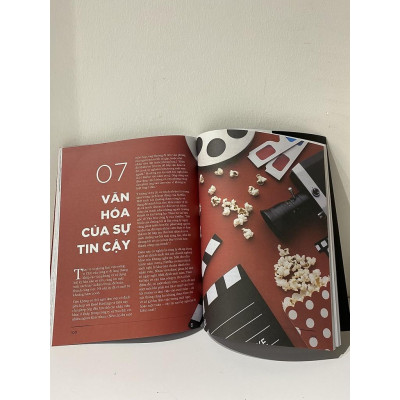 Netflix - Từ Cú Lật Đổ Hollywood Đến Đế Chế Phim Thống Trị Toàn Cầu - Bản Quyền