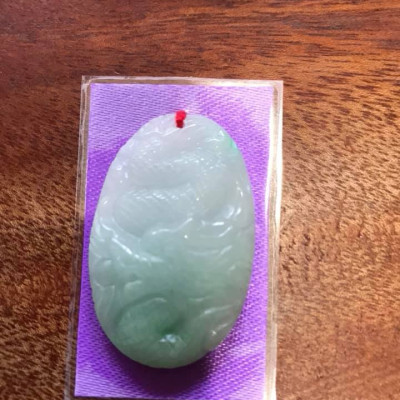 MẶT DÂY CHUYỀN OVAL MỚI HÌNH RỒNG LƯỢN CHẤT LIỆU 100% ĐÁ CẨM THẠCH TRẮNG XÍU XANH TỰ NHIÊN  Cao 39,3mm x ngang 25mm x dầy 9,0mm 