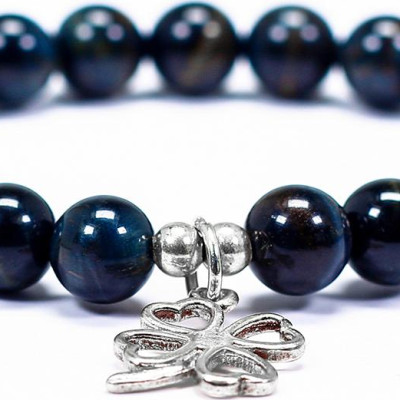  Vòng tay cho bé đá mắt hổ xanh đen charm cỏ 4 lá mệnh thủy, mộc - Ngọc Quý Gemstones