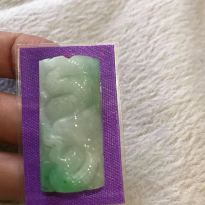 MẶT DÂY CHUYỀN TRẠM RỒNG KIỂU MỚI NAM ĐEO  HÌNH ỐNG DÀI ĐÁ CẨM THẠCH TỰ NHIÊN MÀU TRẮNG XANH NHẸ dài 38,5mm x ngang 18,7mm