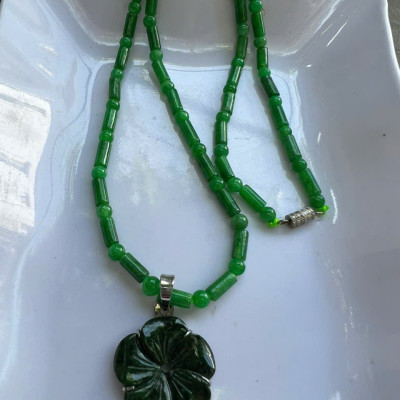 Bộ Dây Chuyền Trang Sức Sợi Trúc Kiểu Xanh Phối Mặt Bông Hoa Mai Đá Cẩm Thạch Tự Nhiên Xanh Ngọc Tự Nhiên Đậm Đẹp Nữ đeo lên cổ đẹp sang quà tặng Mẹ tặng vợ người thân ý nghĩa ạ