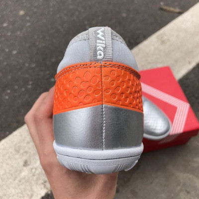 Mẫu giày đá banh sân phủi hiệu 2022-2023 Flash