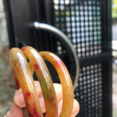 VÒNG CẨM THẠCH TỨ QUÝ NI 52MM MỚI ĐẸP  MÀU  TỨ QUÝ NỮ 50KG ĐẾN 62KG