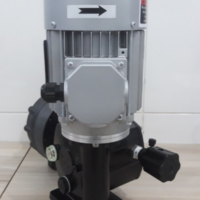 Bơm định lượng hóa chất, Hiệu FG - FGM54B1, lưu lượng 54 lít/giờ, công suất 0.18 kW, hướng dẫn lắp đặt vận hành, bảo hành chính hãng.