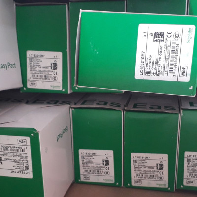 Công tắc Contactor 32A coil 220VAC Schneider LC1E3210M5 / M7