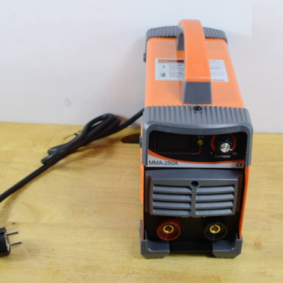 MÁY HÀN QUE ĐIỆN TỬ BTEC MMA 250A (CHUYÊN HÀN QUE 3.2 LY) + TẶNG BAO TAY INGCO HGVK05 (CHÍNH HÃNG)