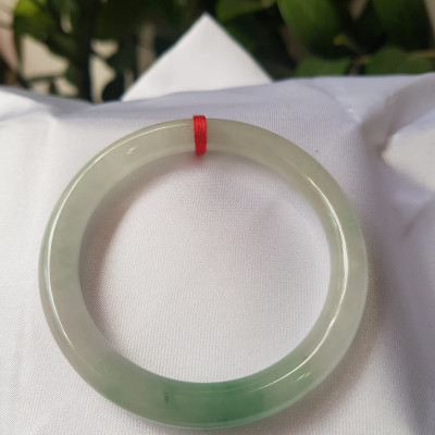 Vòng cẩm thạch Ngọc Đẹp Lý A SỊN 50mm x 7mm Chất liệu đá tự nhiên màu xanh ngọc bóng điểm xanh lý vân đậm tự nhiên bóng đẹp Nữ 50kg - 56kg ạ