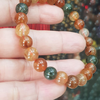  Vòng tay phong thuỷ may mắn đá thạch anh tóc tam tài màu bóng đẹp lắm size hạt vòng 8mm đá tự nhiên đeo tốt sức khoẻ, may mắn, tốt cho công việc đeo lên tay bóng đẹp màu rất xinh đẹp ạ