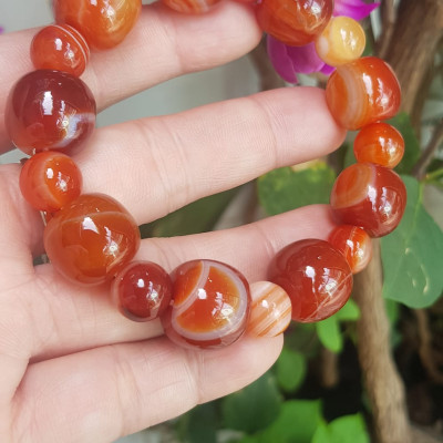 Vòng mã não đỏ kiểu hạt bầu tròn to 15mm nhỏ 10mm màu đỏ vân đẹp nam nữ mệnh hỏa mệnh thổ đeo đẹp ạ