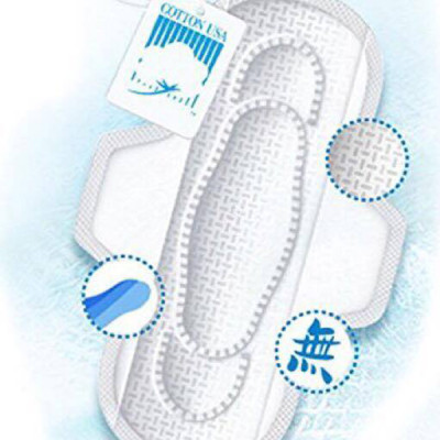 Băng vệ sinh Lilian hương hoa hồng hàng ngày Hàn Quốc (18cmx20miếng) tặng móc khoá