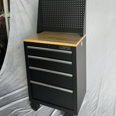 Tủ dụng cụ CSPS 61cm - 04 hộc kéo màu đen bánh xe ván gỗ vách lưới (tay cầm trắng)