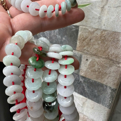 Vòng Tay Dây Đỏ Đồng Tiền Điếu Đá Cẩm Thạch Trắng Xanh Nhẹ Bóng Đẹp Nữ đeo tay may mắn xinh xắn tài lộc phù hợp cho những ai yêu thích sự đơn giản mà vẫn sang trọng ạ