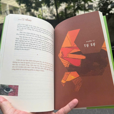 (Tái bản, In màu toàn bộ, 15 minh họa của họa sĩ Thành Chương) NHỮNG KHOẢNH KHẮC SỐNG - Lê Kiên Thành (con trai cố Tổng Bí Thư Lê Duẩn) - NXB Hội nhà văn