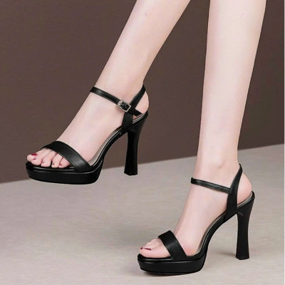 Giày sandal nữ cao gót 9 phân hàng hiệu rosata đẹp màu đen da mềm ro599