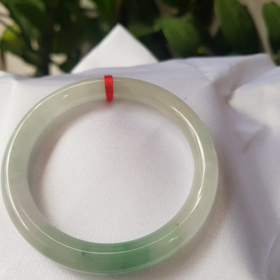 Vòng cẩm thạch Ngọc Đẹp Lý A SỊN 50mm x 7mm Chất liệu đá tự nhiên màu xanh ngọc bóng điểm xanh lý vân đậm tự nhiên bóng đẹp Nữ 50kg - 56kg ạ