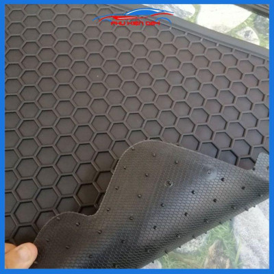 Thảm lót sàn cao su cho xe Suzuki XL7 2019-2020-2021-2022-2023 mẫu chữ trắng hàng chuẩn theo xe chịu lực tốt
