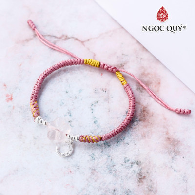 Vòng tay thắt dây thạch anh hồng hoa 5 cánh phối charm bạc mặt trăng treo - Ngọc Quý
