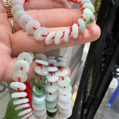 Vòng Tay Dây Đỏ Đồng Tiền Điếu Đá Cẩm Thạch Trắng Xanh Nhẹ Bóng Đẹp Nữ đeo tay may mắn xinh xắn tài lộc phù hợp cho những ai yêu thích sự đơn giản mà vẫn sang trọng ạ