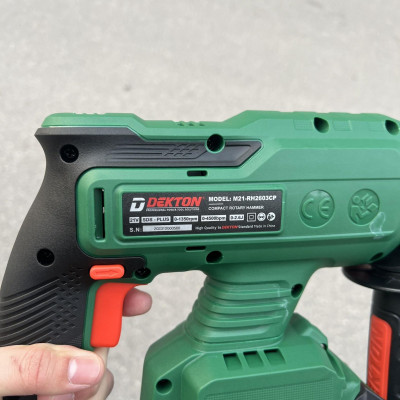 COMBO Máy khoan bê tông pin 21V Dekton M21-RH2603CP KÈM 1 PIN M21-B3000 + 1 SẠC M21-S20 DEKTON + TẶNG 1 PIN M21-B3000 - KM_T8 -HÀNG CHÍNH HÃNG