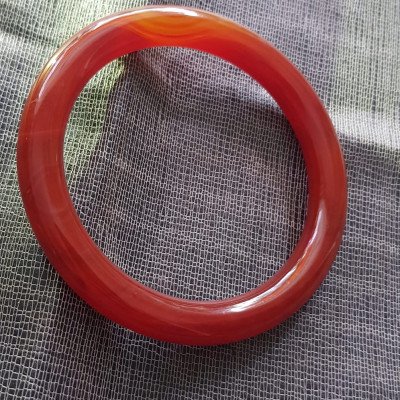 Vòng mã não đỏ Đậm vân ni 61mm x chột to 9,5mm Nữ mệnh hỏa mệnh thổ ạ Nặng 60kg - 70kg đeo đẹp ạ