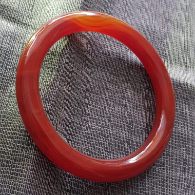 Vòng mã não đỏ Đậm vân ni 61mm x chột to 9,5mm Nữ mệnh hỏa mệnh thổ ạ Nặng 60kg - 70kg đeo đẹp ạ